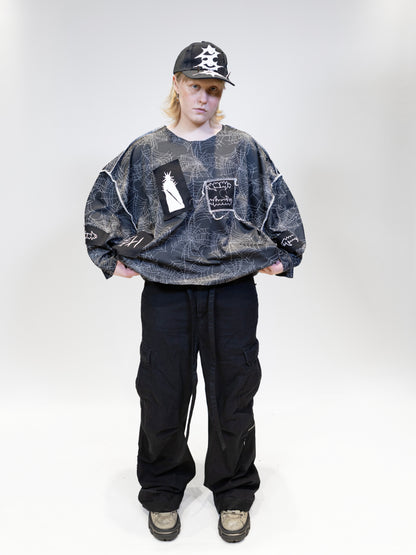 a model wearing elieffekt cargo pants with grey web shirt